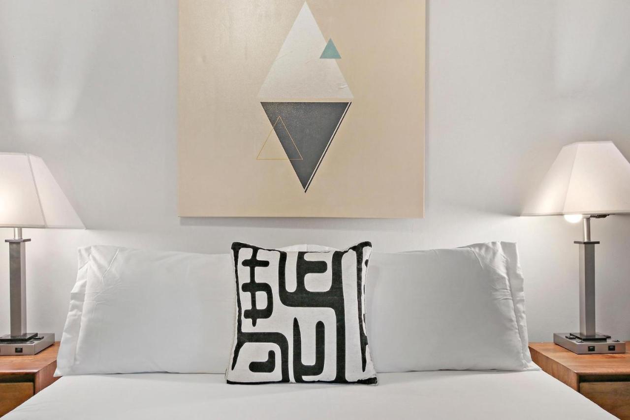 Two-Bedroom Apartment,1190336980:JPEG